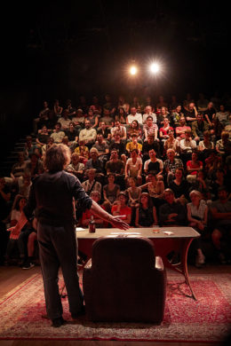 Spectacle "Le Paradoxe de Georges" de Yann Frisch, programmé au Théâtre de Suresnes Jean Vilar dans le cadre de la saison 24-25