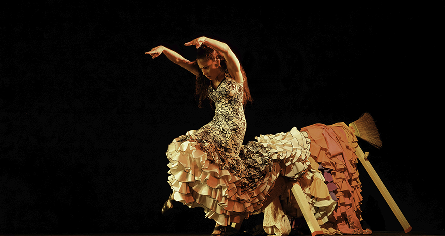 Spectacle de danse "THISISPAIN" chorégraphié par de Hillel Kogan, présenté au Théâtre de Suresnes Jean Vilar dans le cadre le saison 24-25
