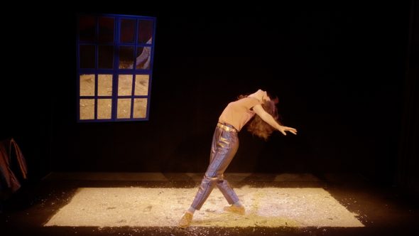 Spectacle "Quand je serai grande, je serai Patrick Swayze" de Chloé Oliveres, présenté au Théâtre de Suresnes Jean Vilar dans le cadre de la saison 24-25