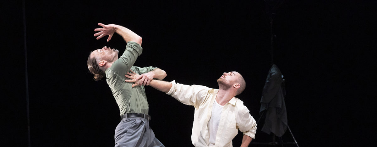 Spectacle "Juste un moment" de Christophe West et Gaël Grzeskowiak, programmé au Théâtre de Suresnes Jean Vilar dans le cadre du festival de Suresnes Cités Danse - 33e édition