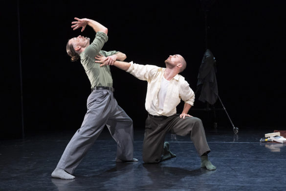 Spectacle "Juste un moment" de Christophe West et Gaël Grzeskowiak, programmé au Théâtre de Suresnes Jean Vilar dans le cadre du festival de Suresnes Cités Danse - 33e édition